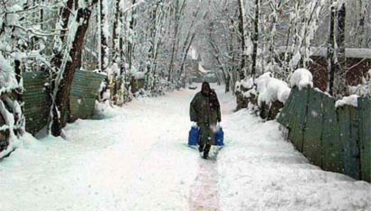 Cold wave continues in Kashmir Valley